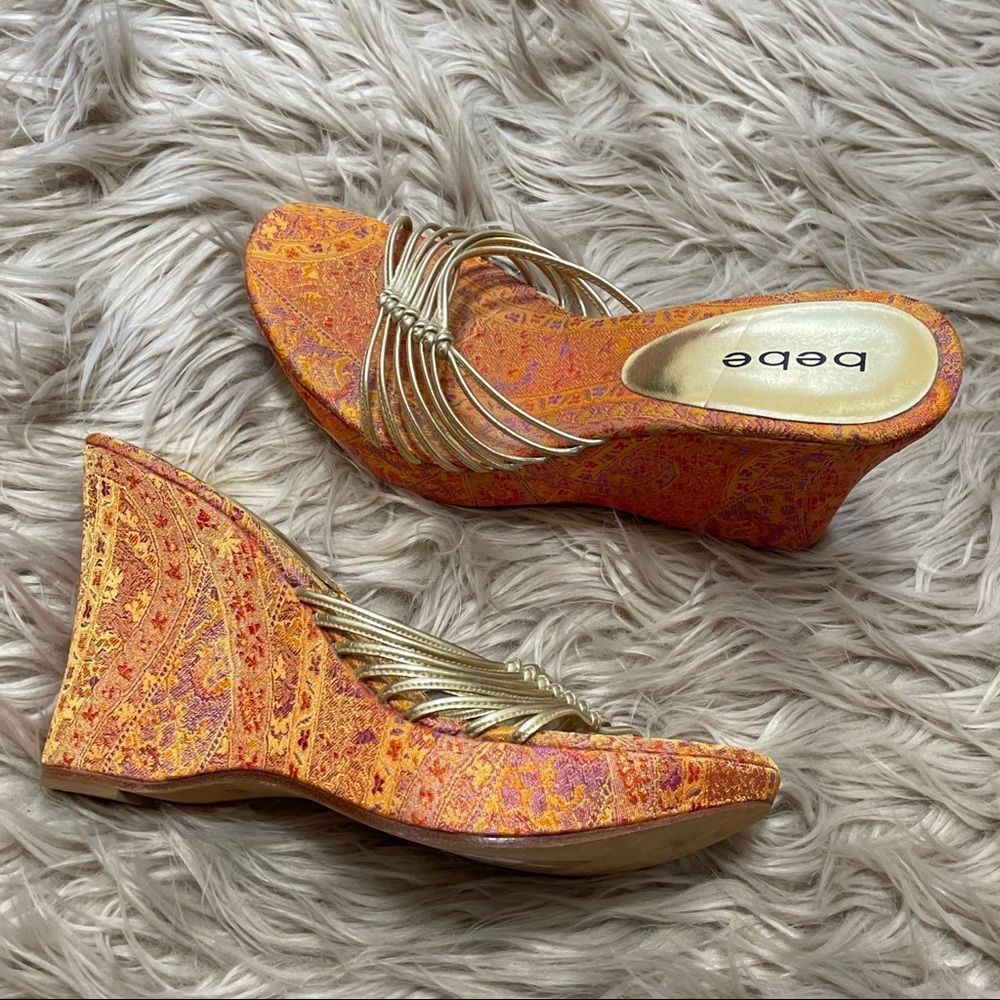 Bebe gold tapestry wedges size 8
